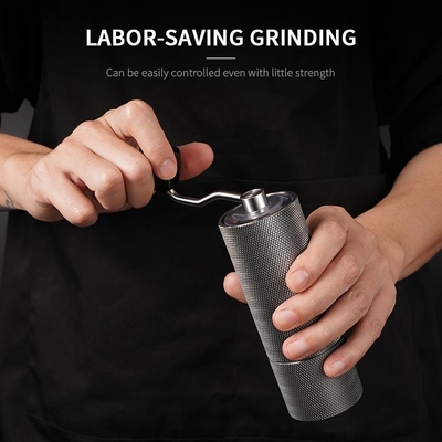 Silberne manuelle Handkaffeemühle CNC-Schnittkapazität 25g elektrischer HandBurr Grinder
